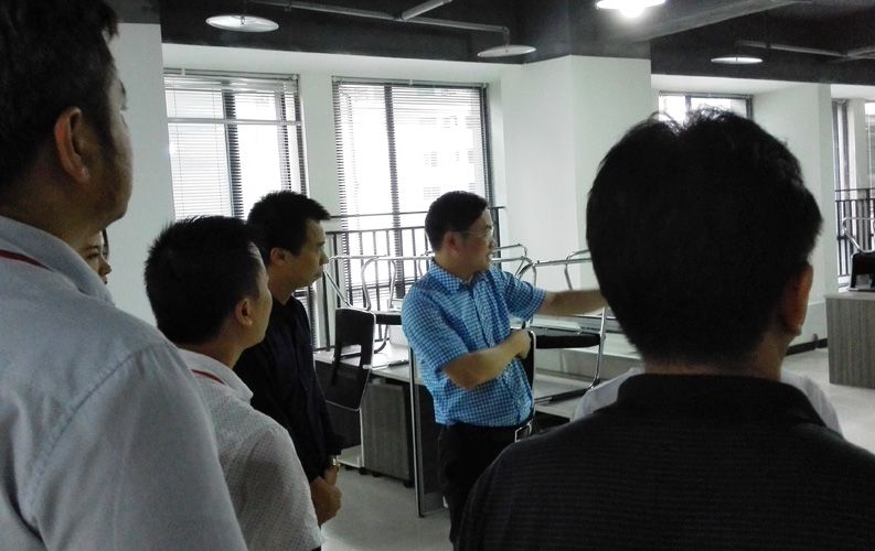 赖区长鼓励重庆天度网络公司要多进行创新，并就天度未来发展方向做出重要指示。